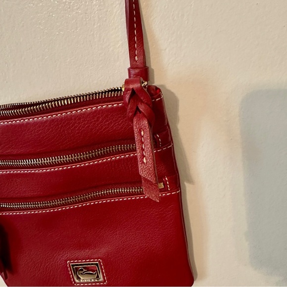 Red leather pebble Triple Zip Crossbody Dooney & Bourke bag with gold hardware - Picture 7 of 8
